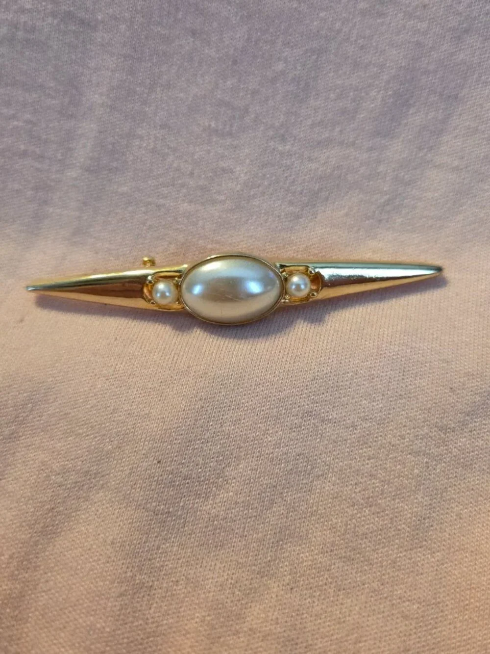 Vintage Gold-Tone Faux Pearl Bar Brooch | Retro Sleek Tapered Lapel Pin